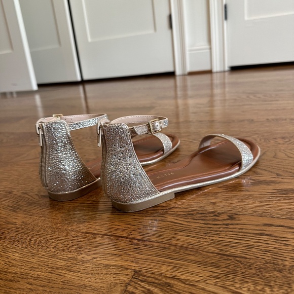 Kelly & Katie Rhinestone Sandals, size 8 - Picture 4 of 5